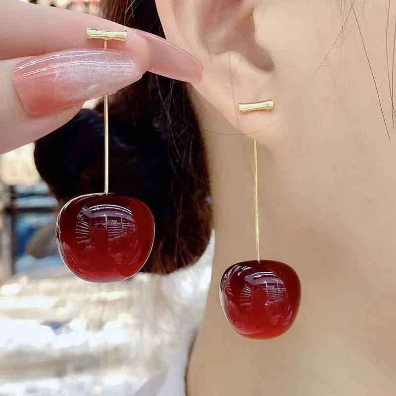 Boucle d'oreille japonaise cerise rouge - Image 5