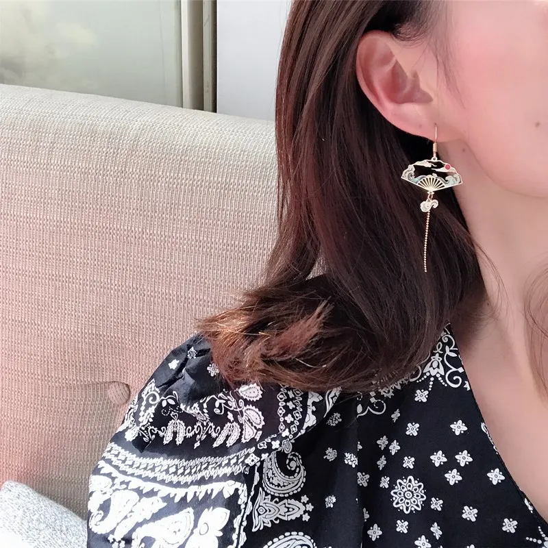 Boucle d'Oreille Japonaise Pendante - Image 3