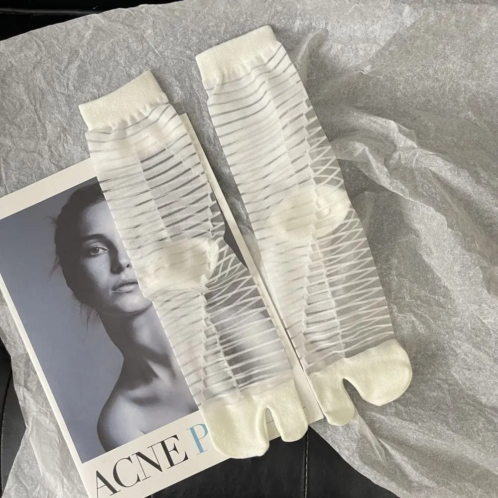 Chaussettes Japonaises Blanches Fines à Rayures - Image 2