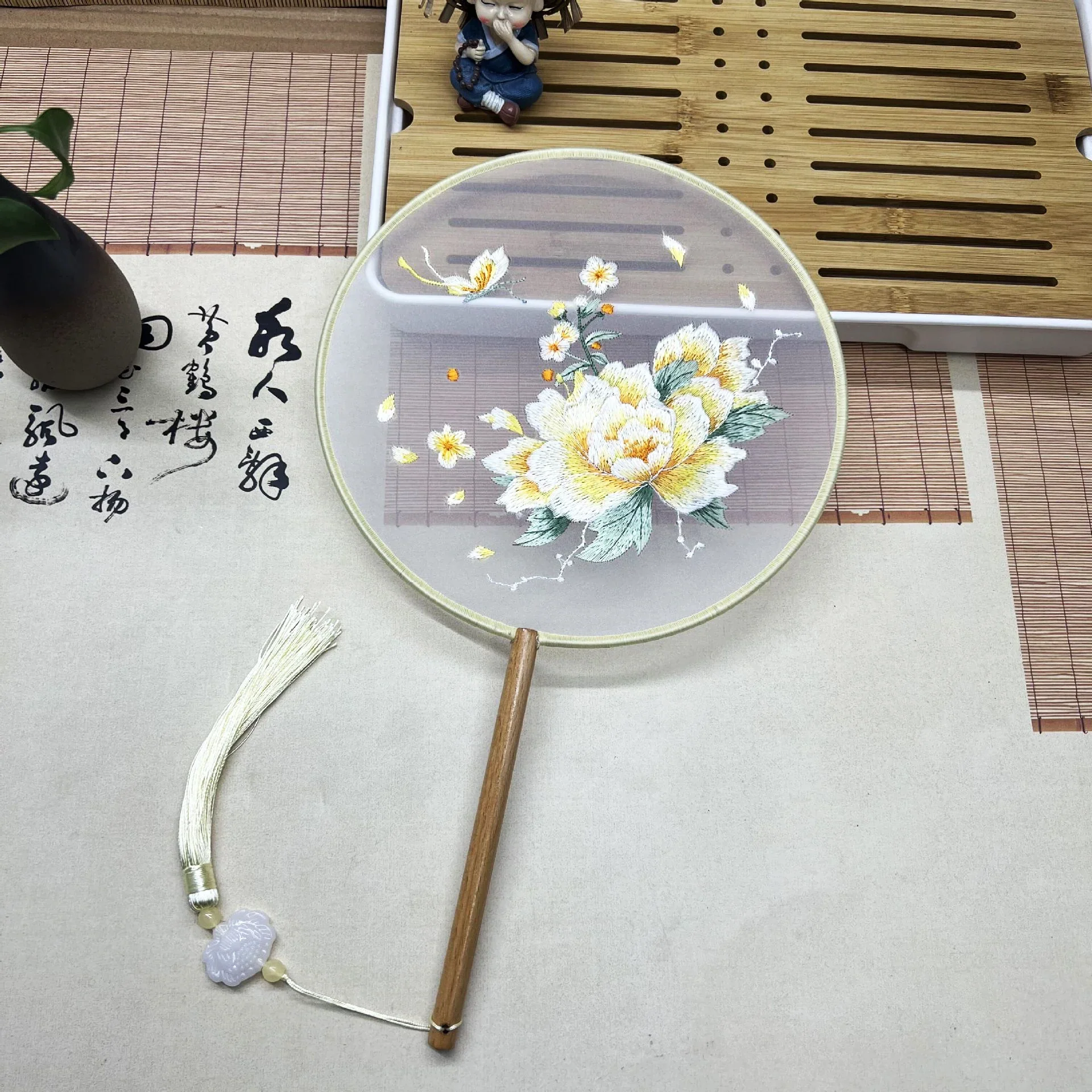 Éventail Japonais Brodé - Image 3