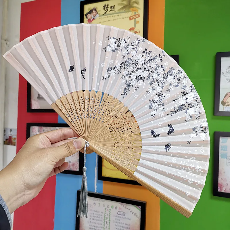 Éventail japonais traditionnel