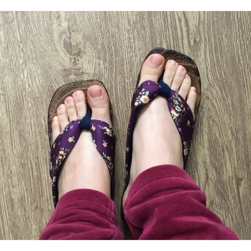 Geta Japonaise à Motif Floral - Image 2