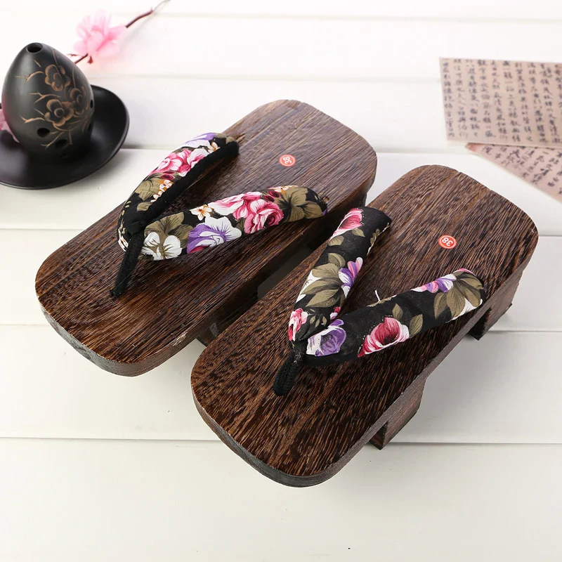 Geta Japonaise à Motifs Fleurs - Image 3