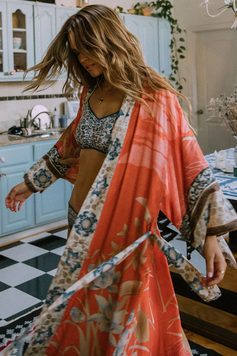 Kimono de Plage Fleuri Design - Image 3