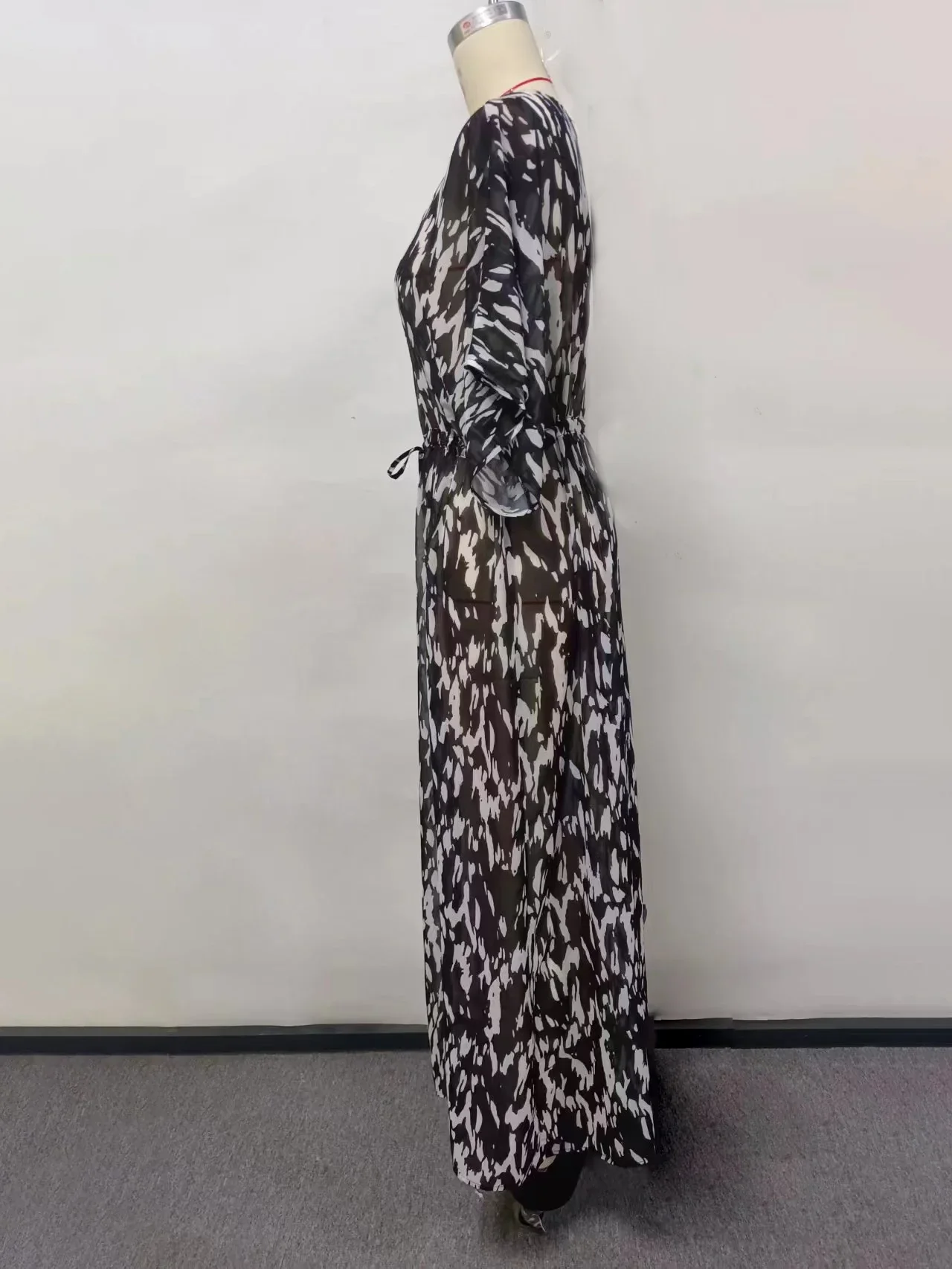 Kimono de Plage Léopard Noir et Blanc - Image 4
