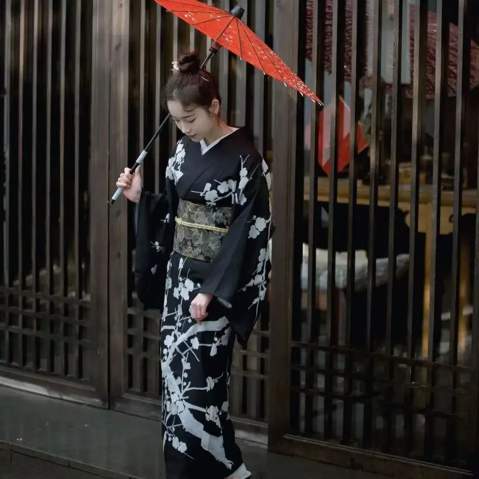 Kimono Femme Noir à Motifs Floraux - Image 2