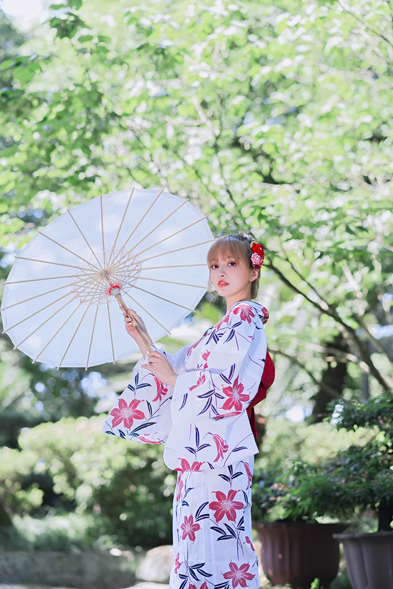 Kimono Japonais Elégant Fleuri - Image 2