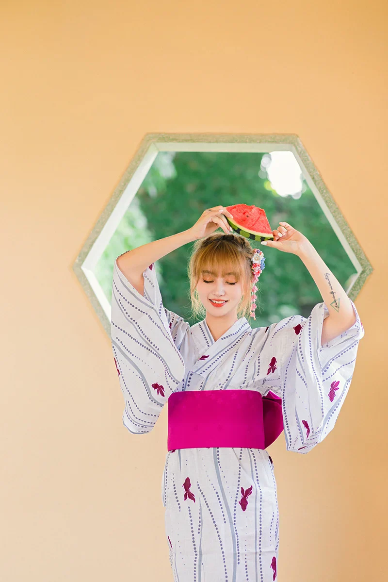 Kimono Japonais Femme Blanc Imprimé Poissons - Image 2