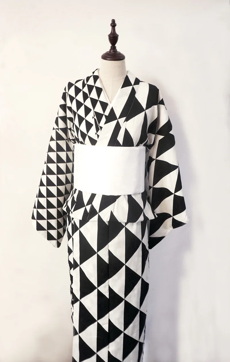Kimono Japonais Femme Noir et Blanc - Image 2