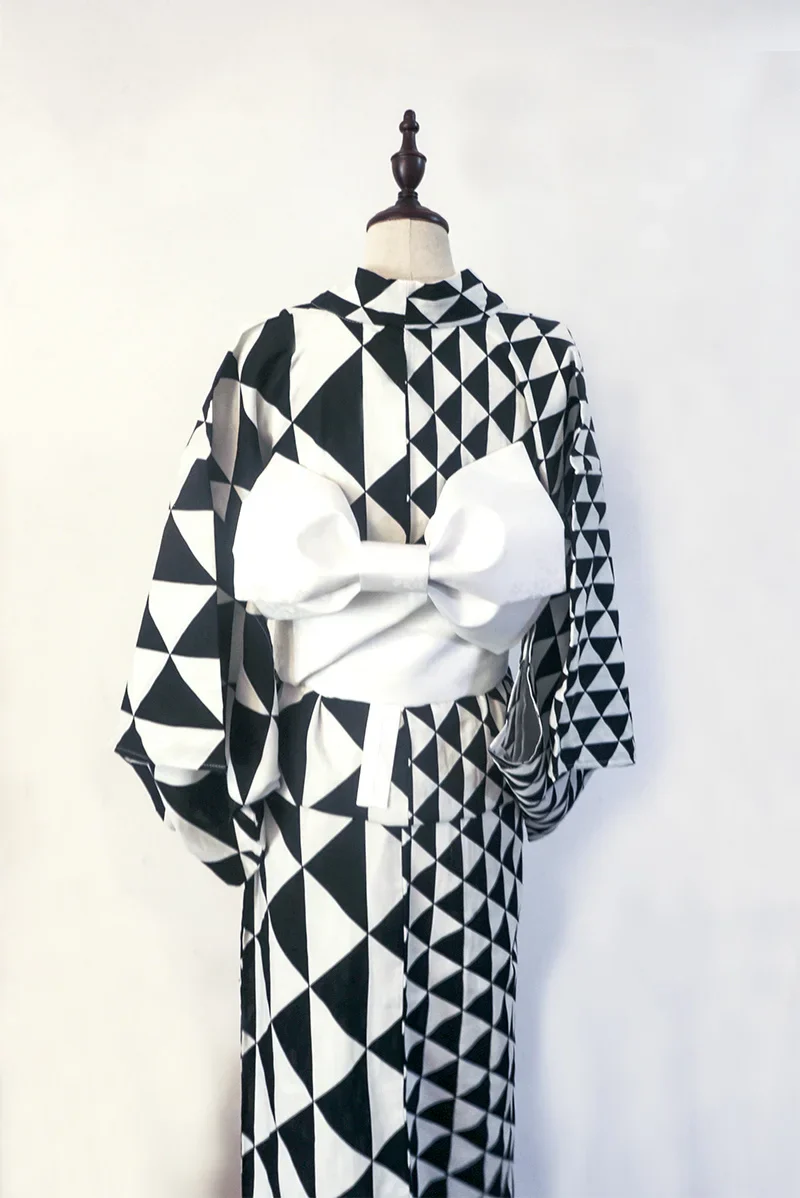 Kimono Japonais Femme Noir et Blanc - Image 3