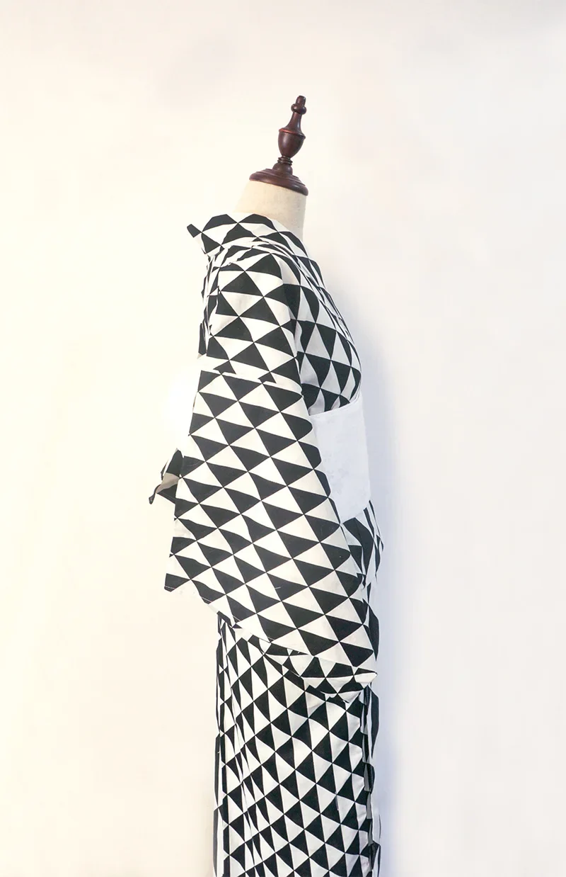 Kimono Japonais Femme Noir et Blanc - Image 4