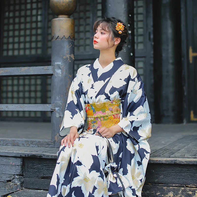 Kimono Japonais Motifs Floraux - Image 2