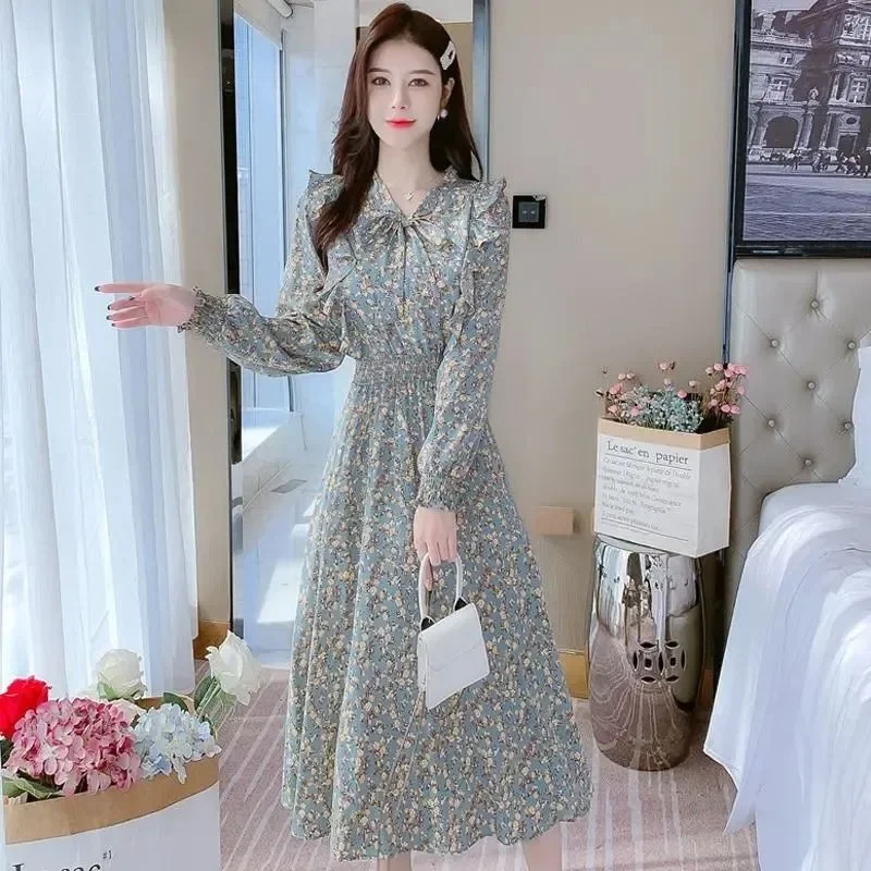 Robe Japonaise Fleurie Rétro - Image 2
