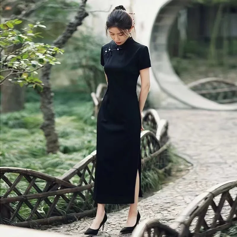 Robe Japonaise Noire À Fente