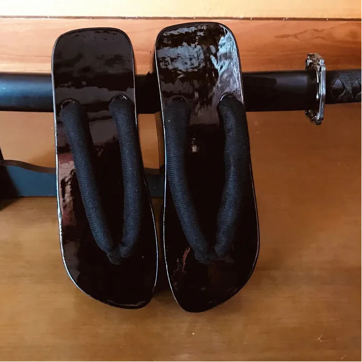Sandales Geta Noires Brillantes - Image 2